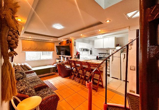 Apartamento em Guarujá - Apto a 800m da Praia da Enseada no Guarujá/SP Apartamento em Guarujá - Apto a 800m da Praia da Enseada no Guarujá/SP