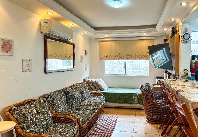 Apartamento em Guarujá - Apto a 800m da Praia da Enseada no Guarujá/SP Apartamento em Guarujá - Apto a 800m da Praia da Enseada no Guarujá/SP