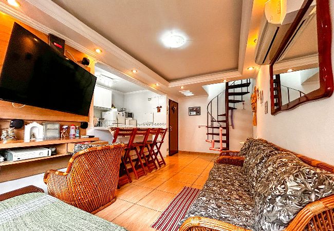 Apartamento em Guarujá - Apto a 800m da Praia da Enseada no Guarujá/SP Apartamento em Guarujá - Apto a 800m da Praia da Enseada no Guarujá/SP