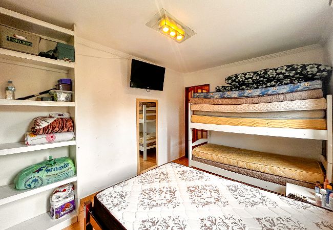 Apartamento em Guarujá - Apto a 800m da Praia da Enseada no Guarujá/SP Apartamento em Guarujá - Apto a 800m da Praia da Enseada no Guarujá/SP