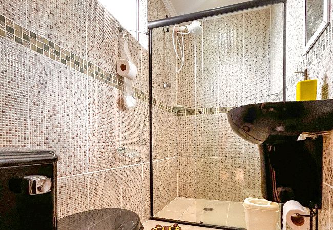 Apartamento em Guarujá - Apto a 800m da Praia da Enseada no Guarujá/SP Apartamento em Guarujá - Apto a 800m da Praia da Enseada no Guarujá/SP