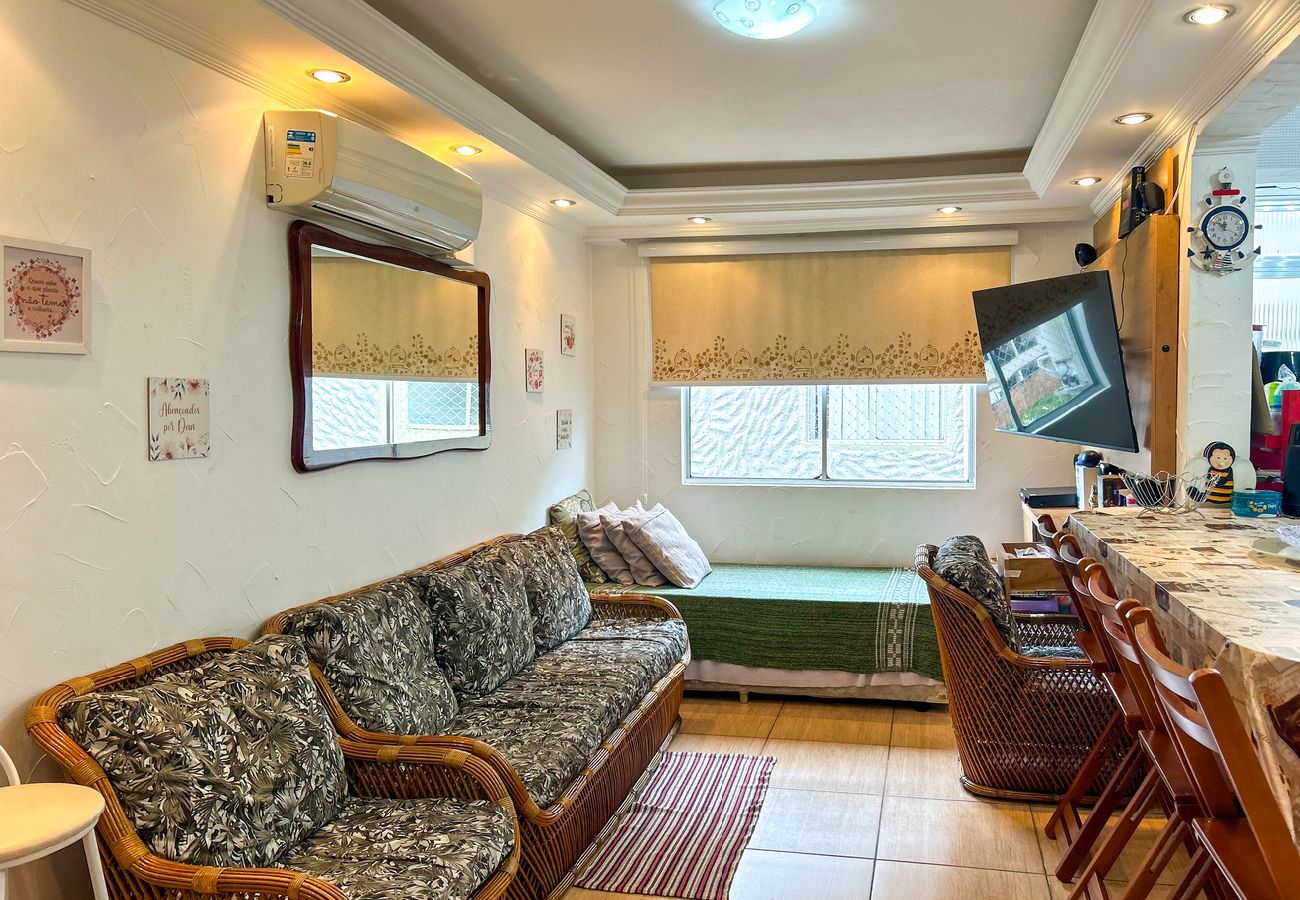 Apartamento em Guarujá - Apto a 800m da Praia da Enseada no Guarujá/SP Apartamento em Guarujá - Apto a 800m da Praia da Enseada no Guarujá/SP