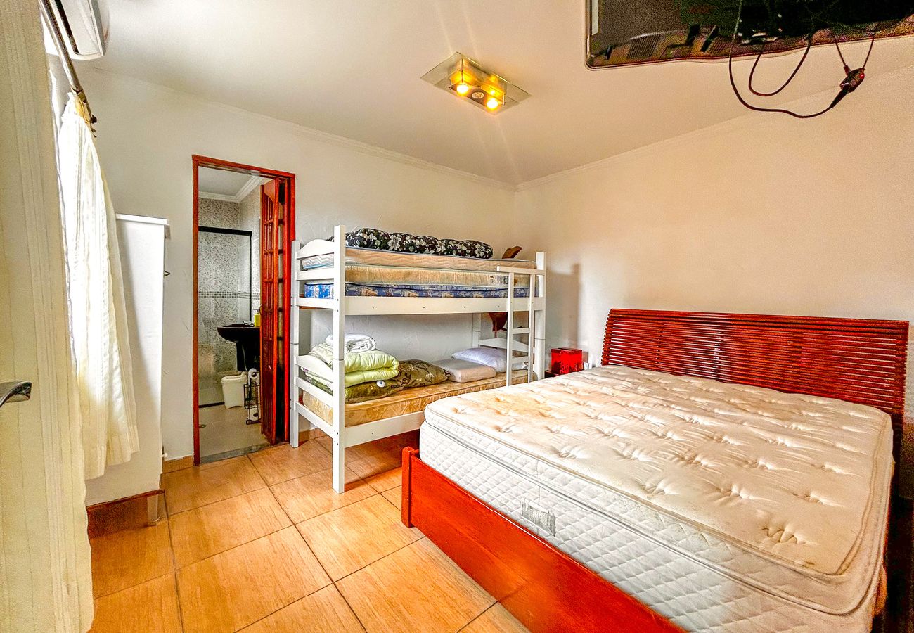 Apartamento em Guarujá - Apto a 800m da Praia da Enseada no Guarujá/SP Apartamento em Guarujá - Apto a 800m da Praia da Enseada no Guarujá/SP