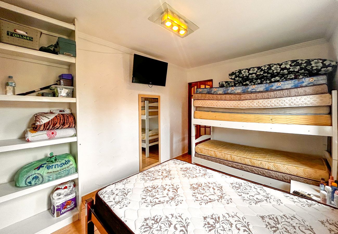 Apartamento em Guarujá - Apto a 800m da Praia da Enseada no Guarujá/SP Apartamento em Guarujá - Apto a 800m da Praia da Enseada no Guarujá/SP