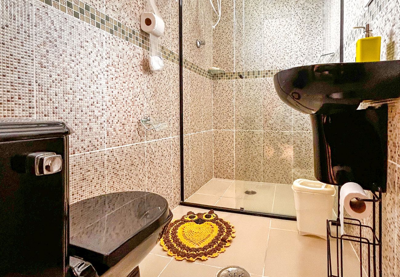 Apartamento em Guarujá - Apto a 800m da Praia da Enseada no Guarujá/SP Apartamento em Guarujá - Apto a 800m da Praia da Enseada no Guarujá/SP