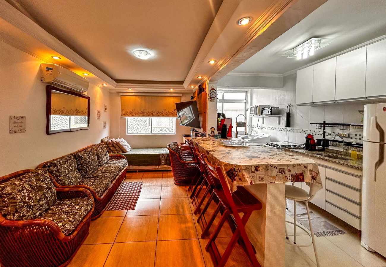 Apartamento em Guarujá - Apto a 800m da Praia da Enseada no Guarujá/SP Apartamento em Guarujá - Apto a 800m da Praia da Enseada no Guarujá/SP