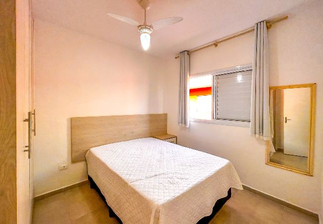Apartamento em Bertioga - Apto com WiFi a 3 min de carro da Praia da Enseada Apartamento em Bertioga - Apto com WiFi a 3 min de carro da Praia da Enseada