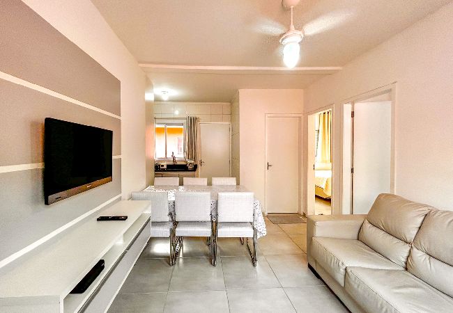 Apartamento em Bertioga - Apto com WiFi a 3 min de carro da Praia da Enseada Apartamento em Bertioga - Apto com WiFi a 3 min de carro da Praia da Enseada