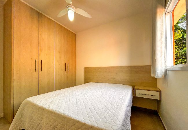 Apartamento em Bertioga - Apto com WiFi a 3 min de carro da Praia da Enseada Apartamento em Bertioga - Apto com WiFi a 3 min de carro da Praia da Enseada