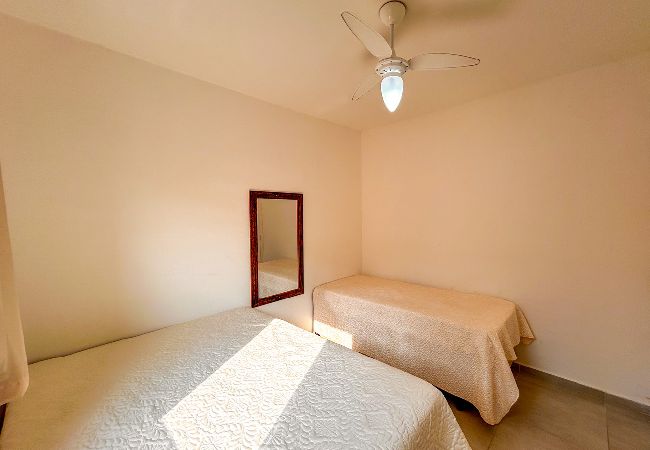 Apartamento em Bertioga - Apto com WiFi a 3 min de carro da Praia da Enseada Apartamento em Bertioga - Apto com WiFi a 3 min de carro da Praia da Enseada