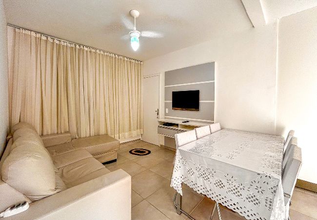 Apartamento em Bertioga - Apto com WiFi a 3 min de carro da Praia da Enseada Apartamento em Bertioga - Apto com WiFi a 3 min de carro da Praia da Enseada
