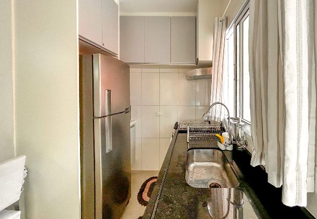 Apartamento em Bertioga - Apto com WiFi a 3 min de carro da Praia da Enseada Apartamento em Bertioga - Apto com WiFi a 3 min de carro da Praia da Enseada
