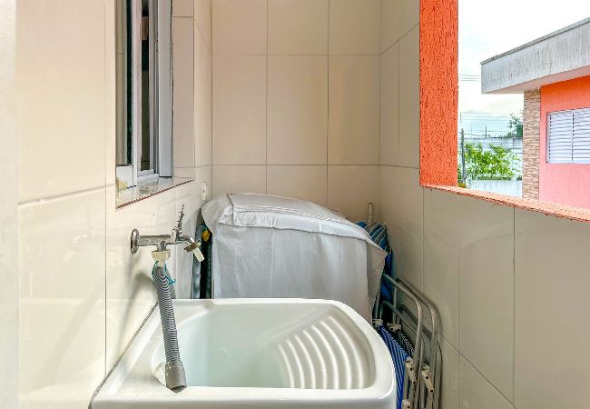 Apartamento em Bertioga - Apto com WiFi a 3 min de carro da Praia da Enseada Apartamento em Bertioga - Apto com WiFi a 3 min de carro da Praia da Enseada