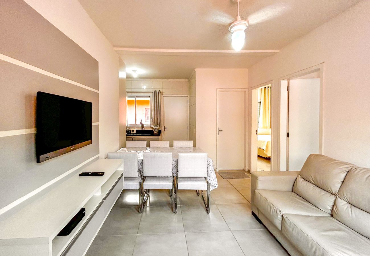 Apartamento em Bertioga - Apto com WiFi a 3 min de carro da Praia da Enseada Apartamento em Bertioga - Apto com WiFi a 3 min de carro da Praia da Enseada