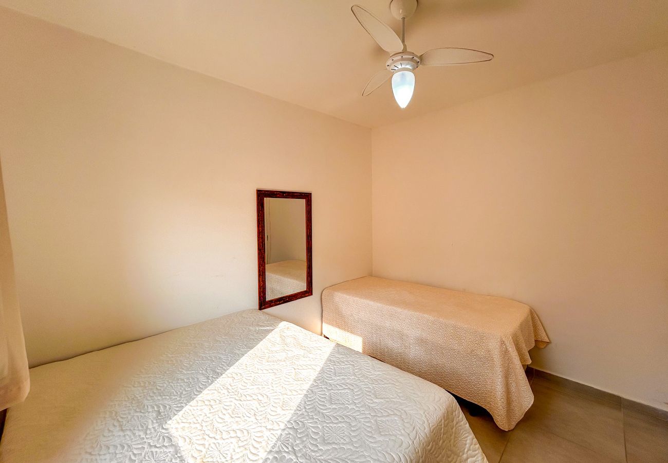 Apartamento em Bertioga - Apto com WiFi a 3 min de carro da Praia da Enseada Apartamento em Bertioga - Apto com WiFi a 3 min de carro da Praia da Enseada