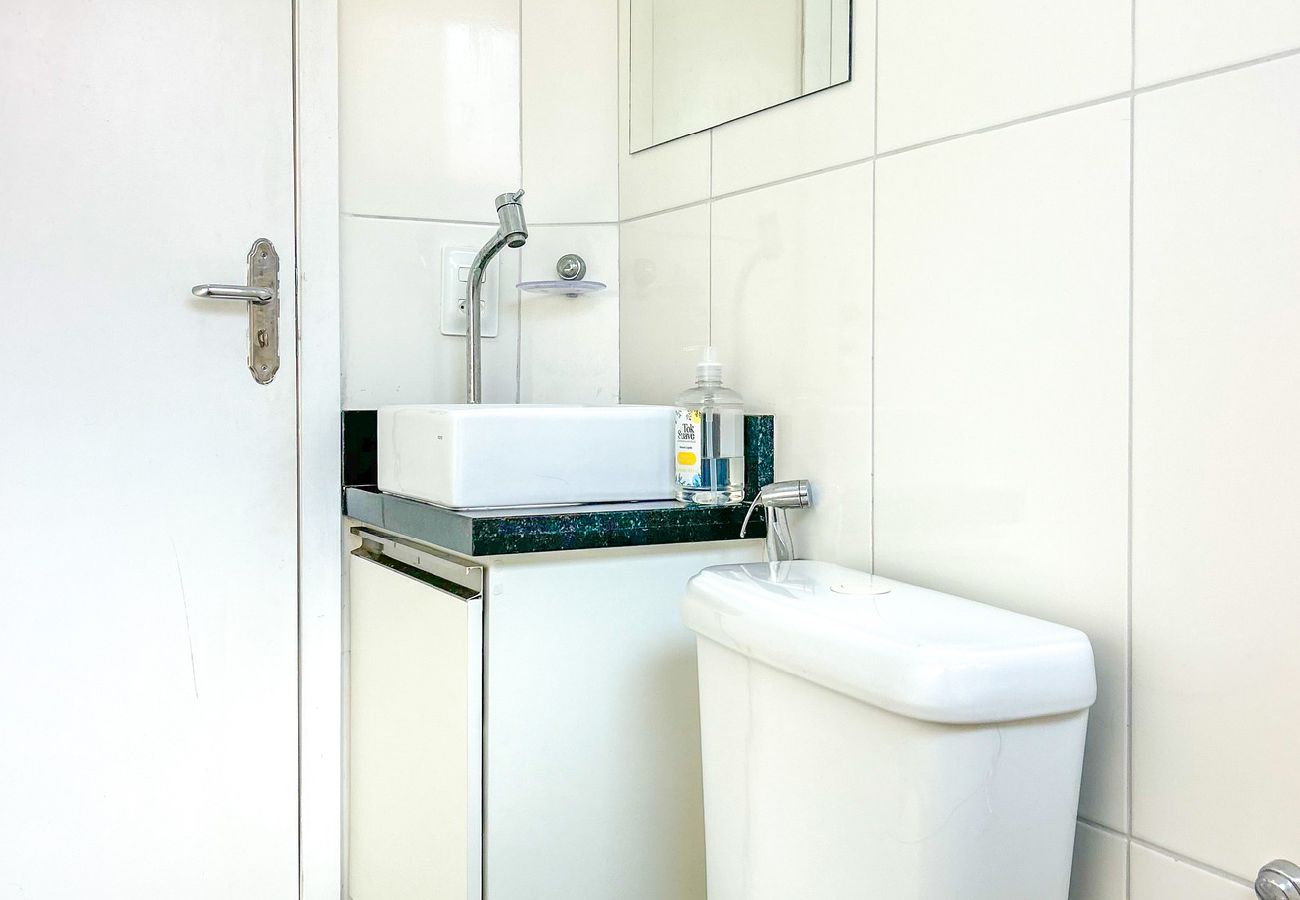 Apartamento em Bertioga - Apto com WiFi a 3 min de carro da Praia da Enseada Apartamento em Bertioga - Apto com WiFi a 3 min de carro da Praia da Enseada