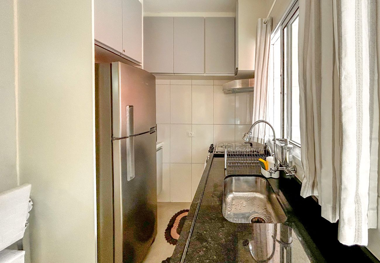 Apartamento em Bertioga - Apto com WiFi a 3 min de carro da Praia da Enseada Apartamento em Bertioga - Apto com WiFi a 3 min de carro da Praia da Enseada