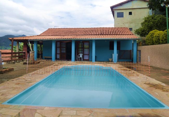 Casa em Extrema - Incrível chácara com pisc e churrasq em Extrema/MG Casa em Extrema - Incrível chácara com pisc e churrasq em Extrema/MG