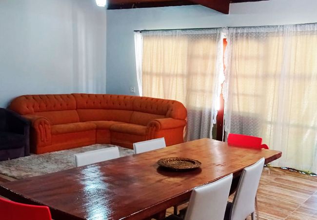 Casa em Extrema - Incrível chácara com pisc e churrasq em Extrema/MG Casa em Extrema - Incrível chácara com pisc e churrasq em Extrema/MG