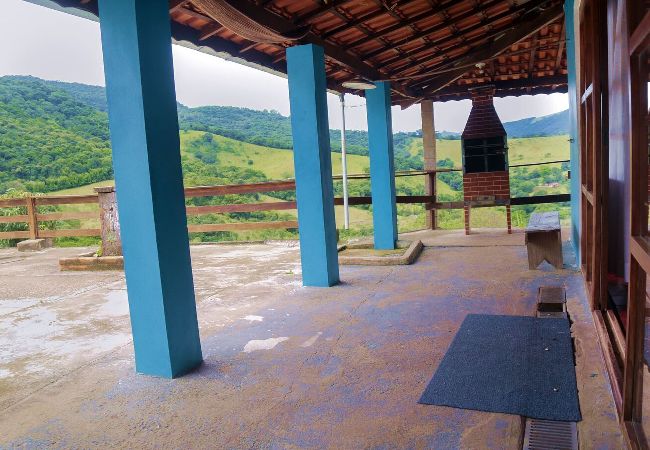 Casa em Extrema - Incrível chácara com pisc e churrasq em Extrema/MG Casa em Extrema - Incrível chácara com pisc e churrasq em Extrema/MG