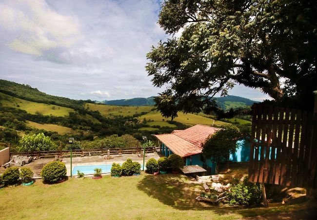 Casa em Extrema - Incrível chácara com pisc e churrasq em Extrema/MG Casa em Extrema - Incrível chácara com pisc e churrasq em Extrema/MG