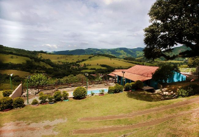 Casa em Extrema - Incrível chácara com pisc e churrasq em Extrema/MG Casa em Extrema - Incrível chácara com pisc e churrasq em Extrema/MG