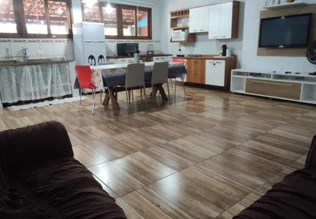 Casa em Extrema - Incrível chácara com pisc e churrasq em Extrema/MG Casa em Extrema - Incrível chácara com pisc e churrasq em Extrema/MG