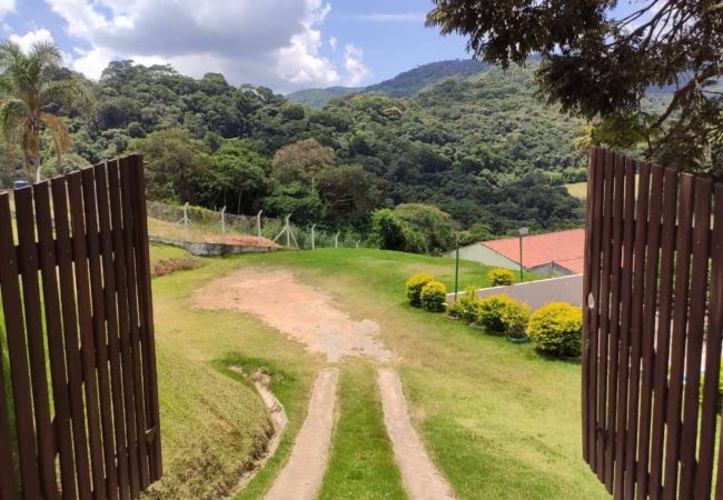 Casa em Extrema - Incrível chácara com pisc e churrasq em Extrema/MG Casa em Extrema - Incrível chácara com pisc e churrasq em Extrema/MG