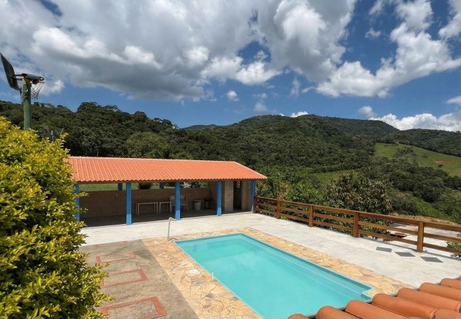 Casa em Extrema - Incrível chácara com pisc e churrasq em Extrema/MG
