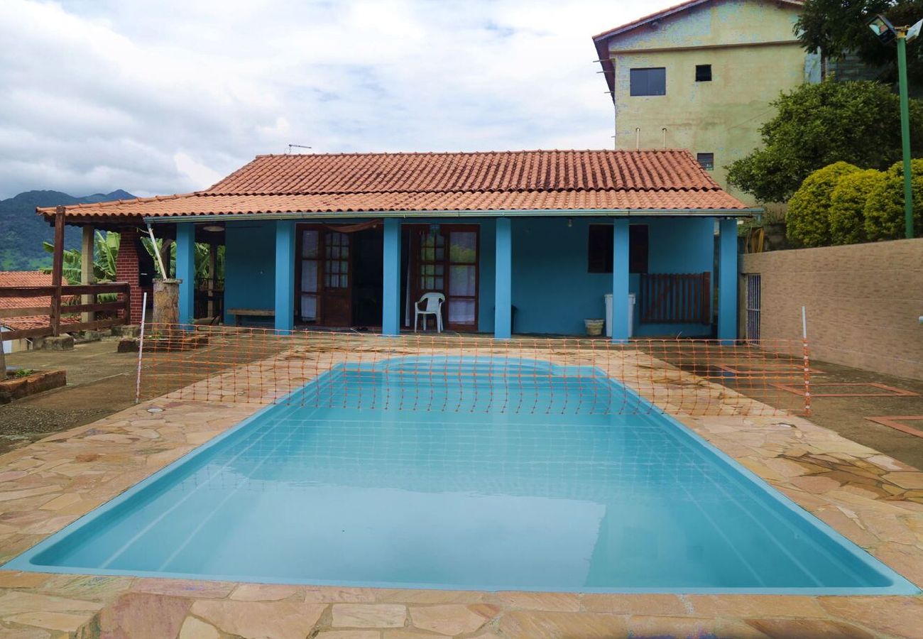 Casa em Extrema - Incrível chácara com pisc e churrasq em Extrema/MG Casa em Extrema - Incrível chácara com pisc e churrasq em Extrema/MG