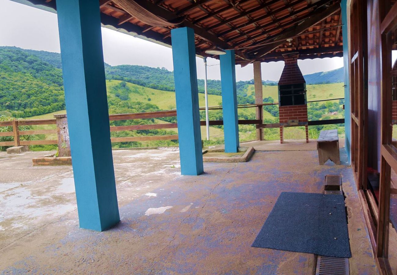 Casa em Extrema - Incrível chácara com pisc e churrasq em Extrema/MG Casa em Extrema - Incrível chácara com pisc e churrasq em Extrema/MG