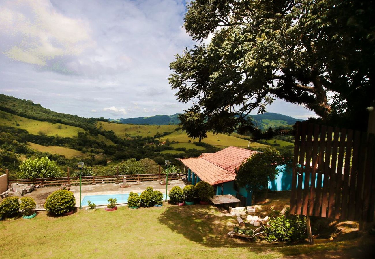 Casa em Extrema - Incrível chácara com pisc e churrasq em Extrema/MG Casa em Extrema - Incrível chácara com pisc e churrasq em Extrema/MG