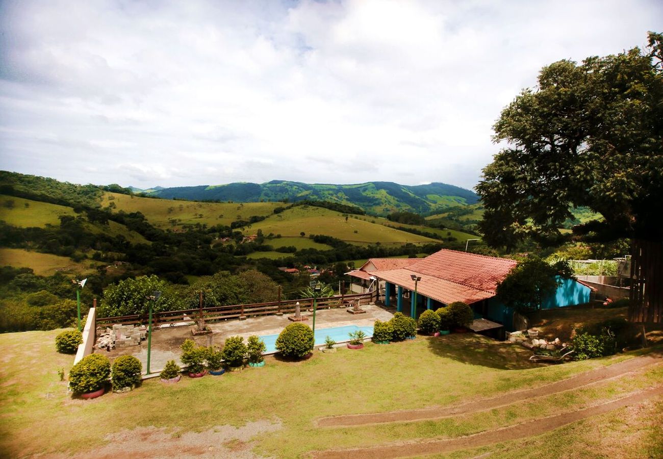 Casa em Extrema - Incrível chácara com pisc e churrasq em Extrema/MG Casa em Extrema - Incrível chácara com pisc e churrasq em Extrema/MG