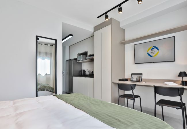 Sala moderna de flat paulista para aluguel de temporada Estudio em São Paulo para aluguel de temporada