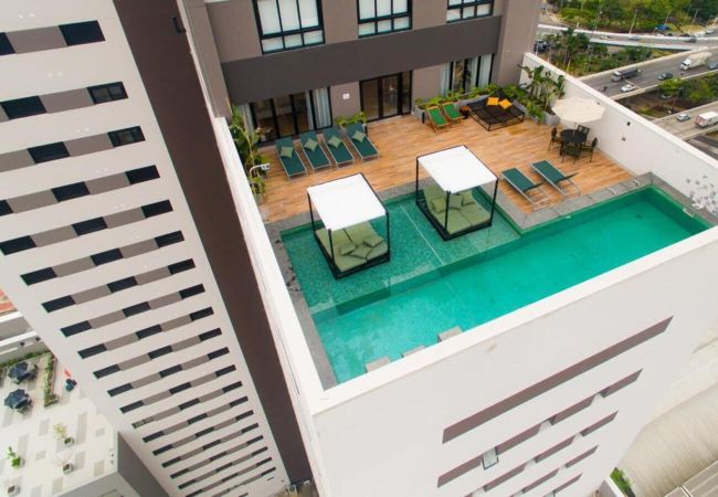 Flat mobiliado com localização estratégica em São Paulo Flat paulista em São Paulo com fachada moderna na Vila Olímpia