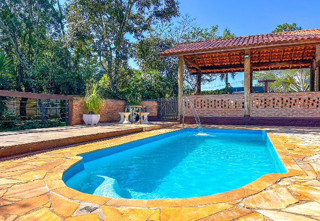 Casa em Botucatu - Chácara com piscina e churrasq em Botucatu/SP Casa em Botucatu - Chácara com piscina e churrasq em Botucatu/SP