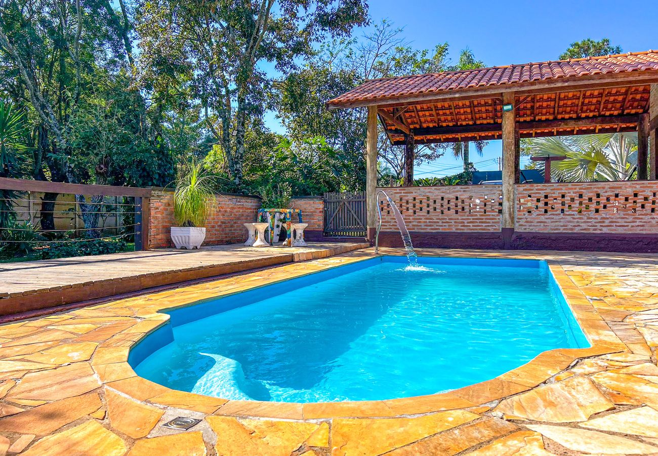 Casa em Botucatu - Chácara com piscina e churrasq em Botucatu/SP Casa em Botucatu - Chácara com piscina e churrasq em Botucatu/SP