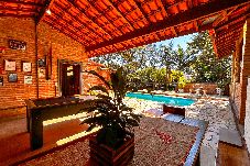 Casa em Botucatu - Chácara com piscina e churrasq em Botucatu/SP