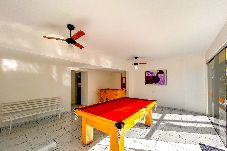 Apartamento em Guarujá - Apto a 600m da Praia da Enseada no Guarujá/SP