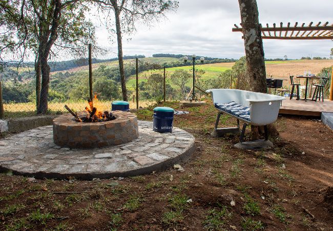Chalé em Ibiúna - Cabana com jacuzzi e churrasqueira - Ibiúna/SP Chalé em Ibiúna - Cabana com jacuzzi e churrasqueira - Ibiúna/SP