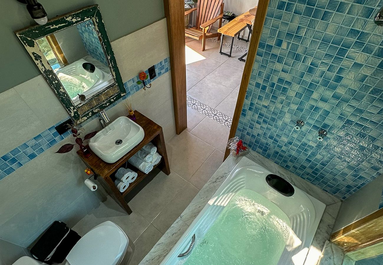 Chalé em Ibiúna - Cabana com jacuzzi e churrasqueira - Ibiúna/SP Chalé em Ibiúna - Cabana com jacuzzi e churrasqueira - Ibiúna/SP