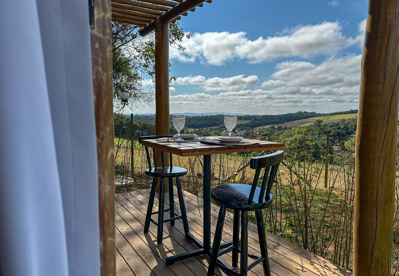 Chalé em Ibiúna - Cabana com jacuzzi e churrasqueira - Ibiúna/SP Chalé em Ibiúna - Cabana com jacuzzi e churrasqueira - Ibiúna/SP
