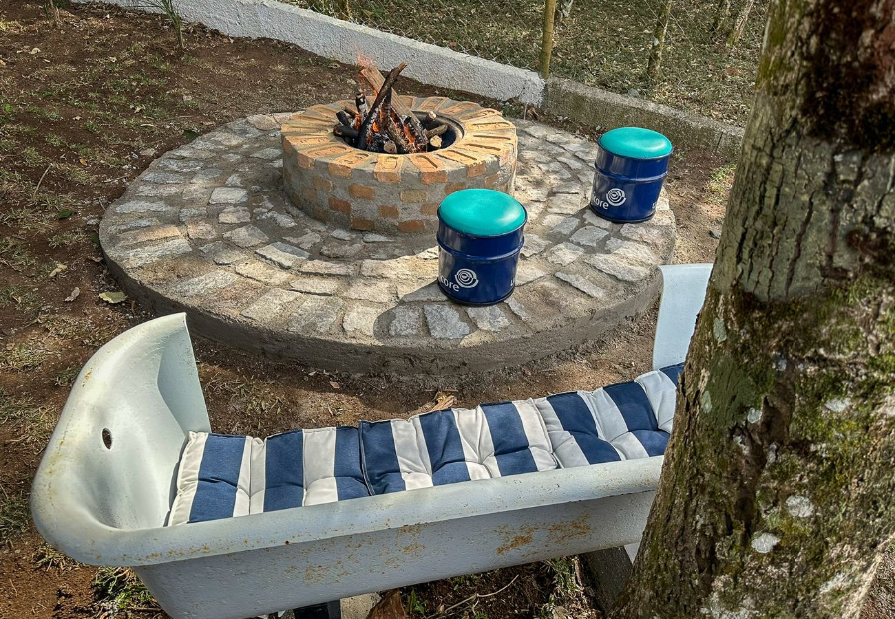 Chalé em Ibiúna - Cabana com jacuzzi e churrasqueira - Ibiúna/SP Chalé em Ibiúna - Cabana com jacuzzi e churrasqueira - Ibiúna/SP