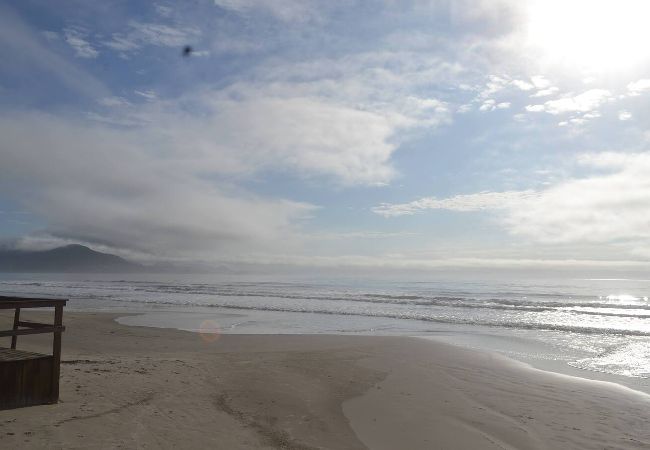 Apartamento em Itapema - Ótimo apto com WiFi à 550m do mar em Itapema/SC Apartamento em Itapema - Ótimo apto com WiFi à 550m do mar em Itapema/SC