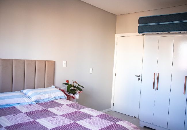 Apartamento em Itapema - Ótimo apto com WiFi à 550m do mar em Itapema/SC Apartamento em Itapema - Ótimo apto com WiFi à 550m do mar em Itapema/SC