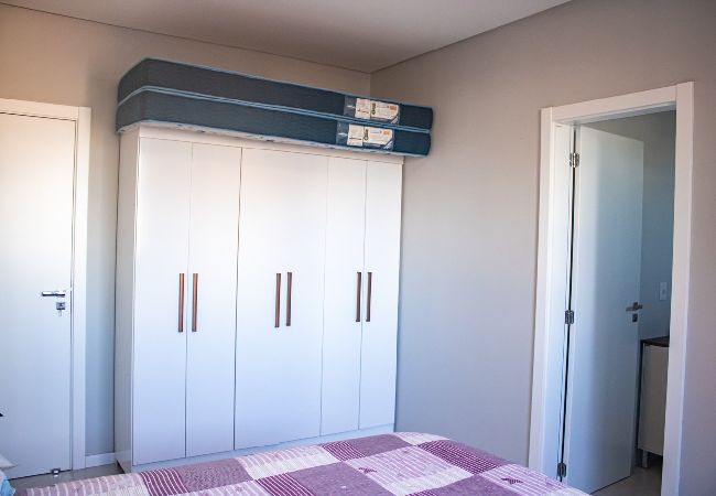 Apartamento em Itapema - Ótimo apto com WiFi à 550m do mar em Itapema/SC Apartamento em Itapema - Ótimo apto com WiFi à 550m do mar em Itapema/SC