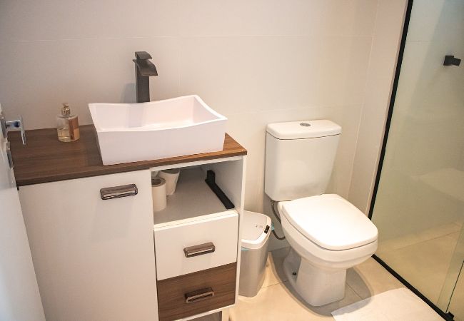 Apartamento em Itapema - Ótimo apto com WiFi à 550m do mar em Itapema/SC Apartamento em Itapema - Ótimo apto com WiFi à 550m do mar em Itapema/SC