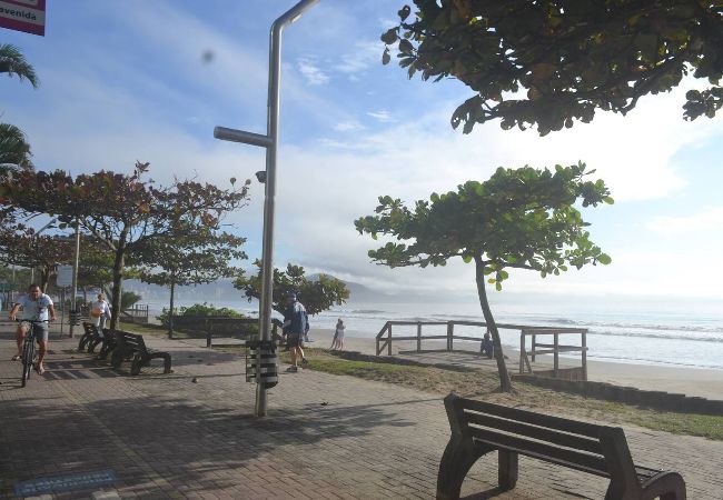 Apartamento em Itapema - Ótimo apto com WiFi à 550m do mar em Itapema/SC Apartamento em Itapema - Ótimo apto com WiFi à 550m do mar em Itapema/SC