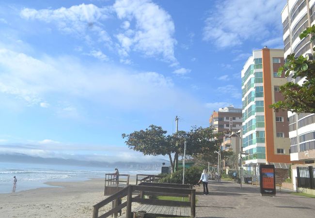Apartamento em Itapema - Ótimo apto com WiFi à 550m do mar em Itapema/SC Apartamento em Itapema - Ótimo apto com WiFi à 550m do mar em Itapema/SC