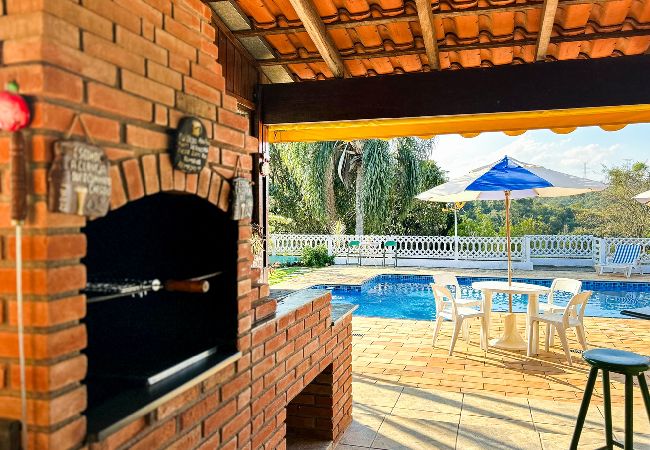 Casa em Mairinque - Chácara com piscina, churrasqueira, WiFi e quadra Casa em Mairinque - Chácara com piscina, churrasqueira, WiFi e quadra